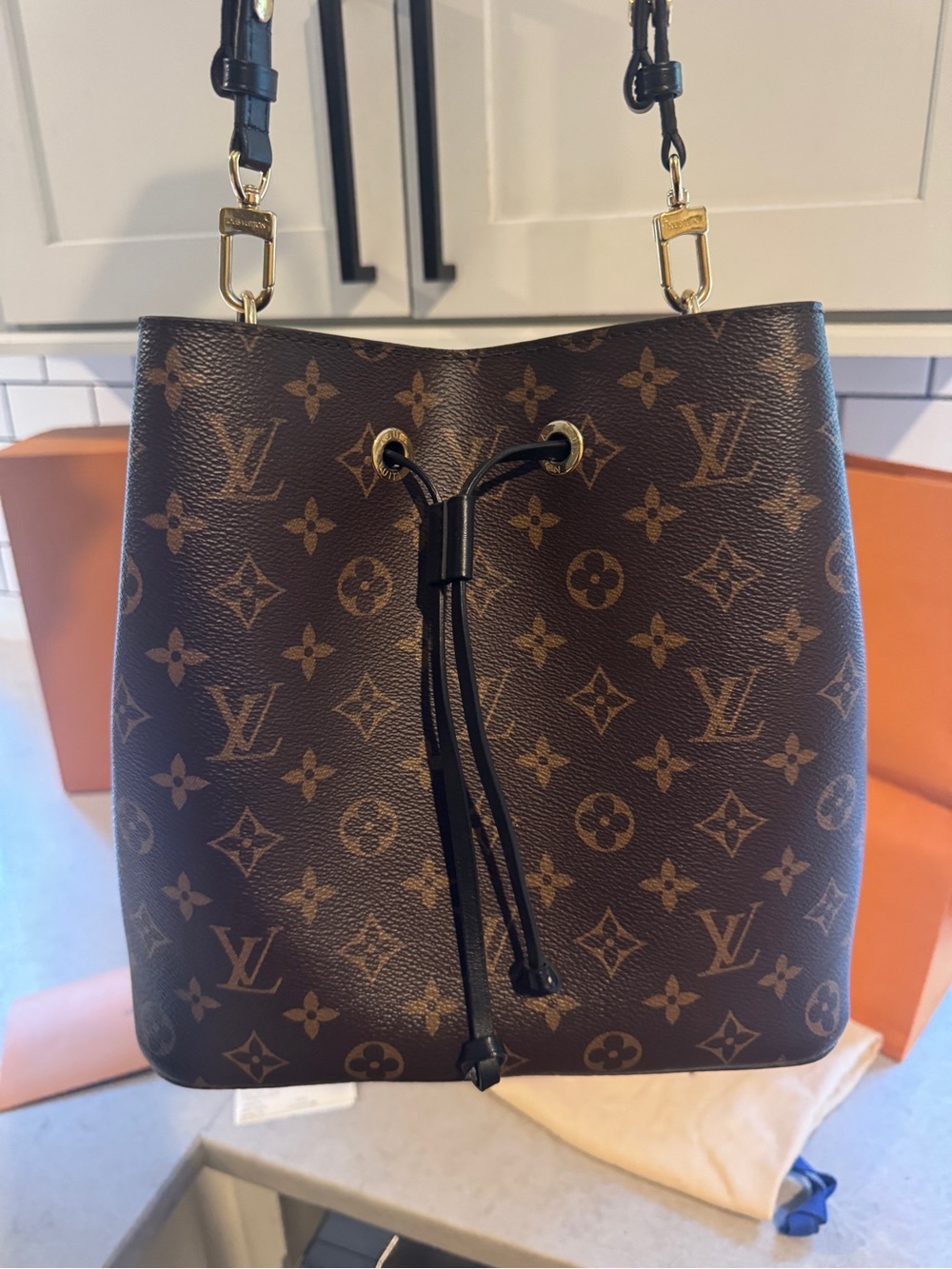 Authentic Louis Vuitton Neo Noe - Picture 2 of 8